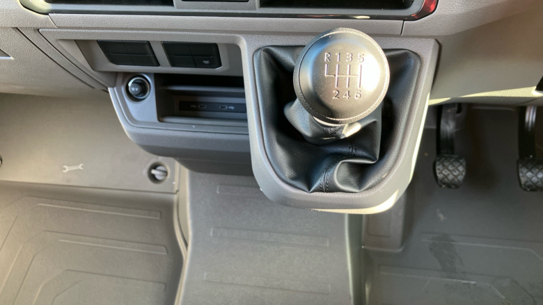 Volkswagen Crafter Cr35 Mwb Diesel Fwd 2.0 TDI 140PS Commerce Plus High Roof Van